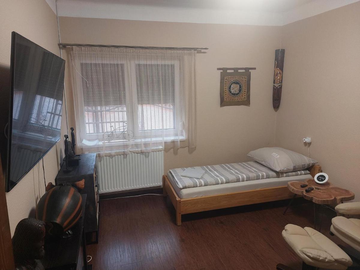 Fehér galamb apartman Gyál Kültér fotó